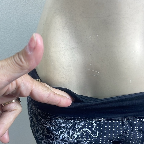 Lululemon 2.5" Speed Up Short
Infinity Speed Up Short , Size 6 - Picture 3 of 16